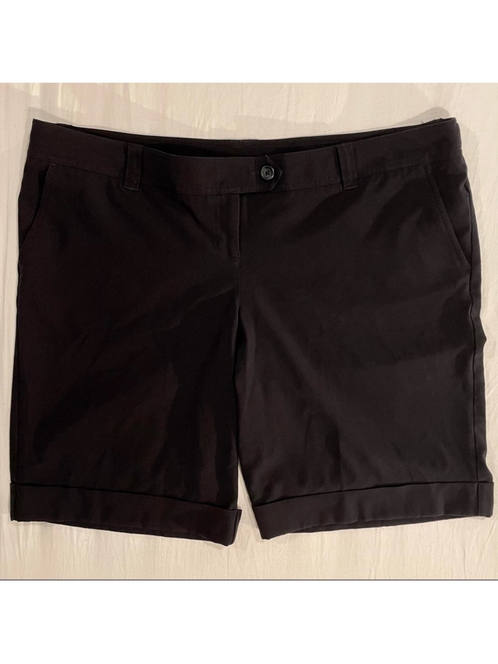 Torrid Shorts Womens 20 Black Sateen Dressy Cuffed Modern Stretch Plus Sized